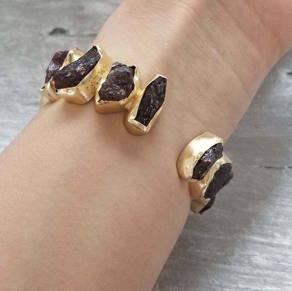 Couture Collection HandCut Stone Cuff - Picture 3 of 7